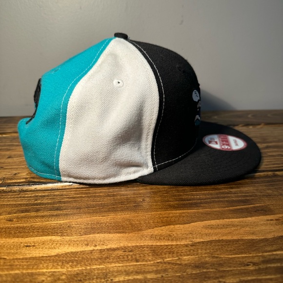 New Era Charlotte Hornets Snapback Hat - Picture 3 of 8